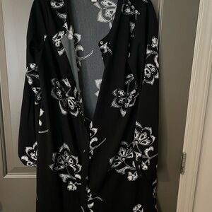 Merona Black and Gray Floral Kimono w pockets